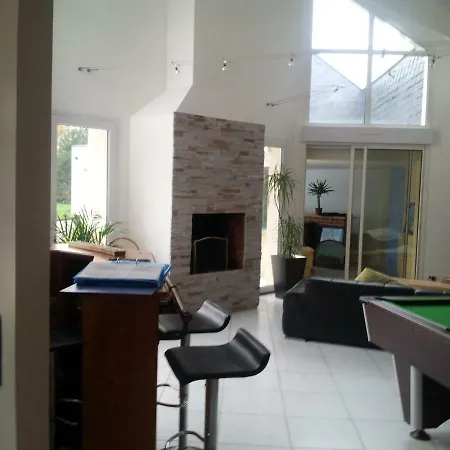 Avec Piscine Interieure *